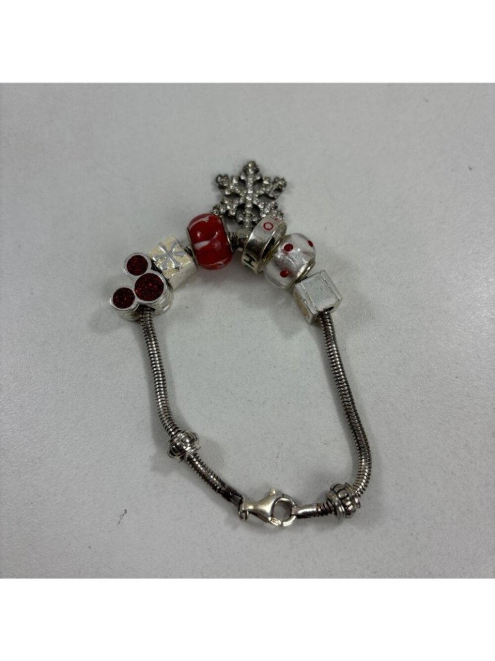 Disney Christmas 3mm Bracelet Bead Charms Mickey Red On Bracelet - Picture 5 of 5